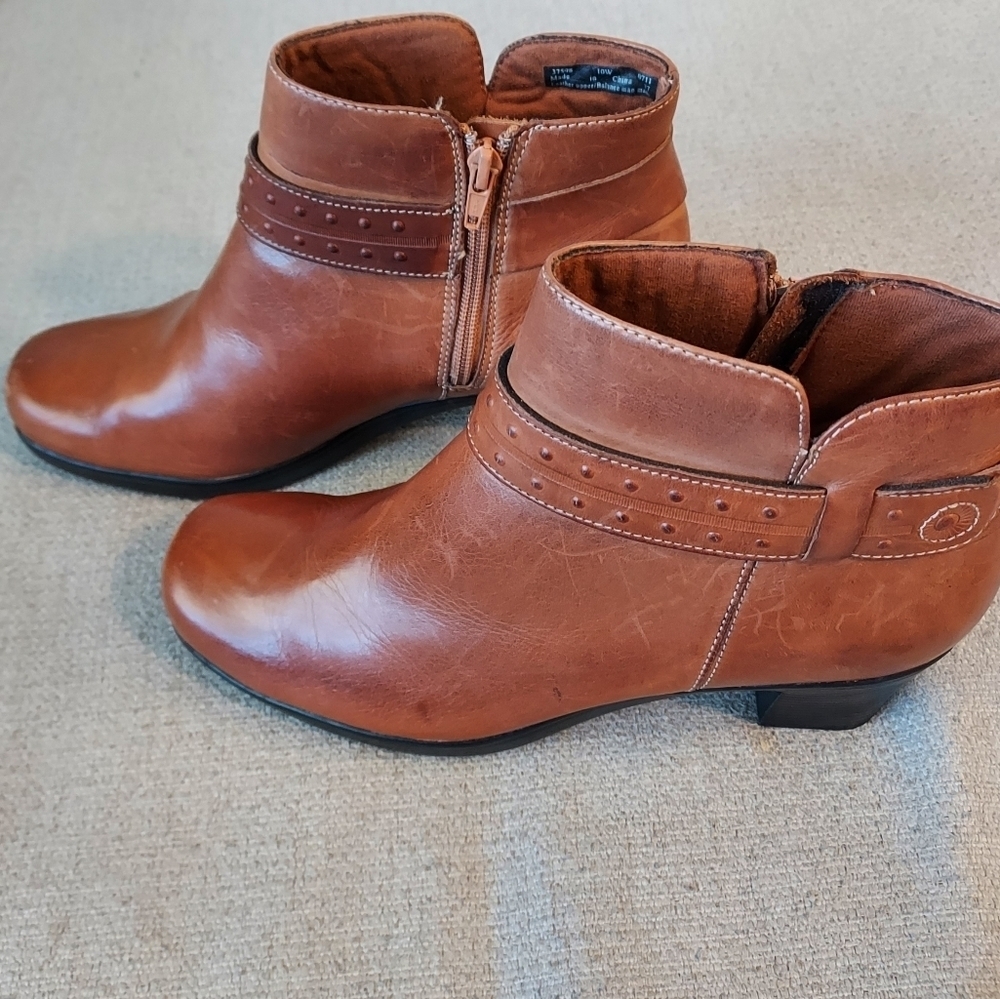 Clarks Bendables Leather Ankle Booties